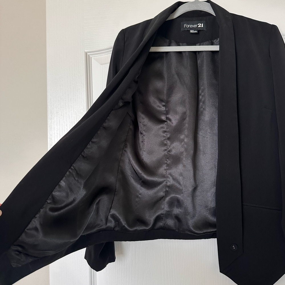 Forever 21 Classic Black Blazer - Picture 3 of 5